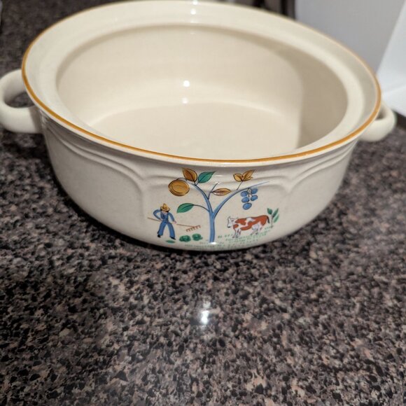 International Heartland casserole dish - Picture 2 of 4